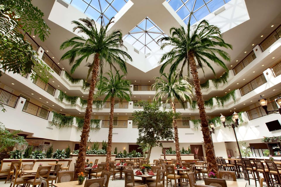 Embassy Suites by Hilton La Quinta Hotel & Spa Hotel in Indian Wells