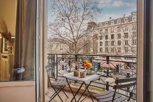 Apartment Arc de Triomphe/ Champs Elysée Hotel in Paris