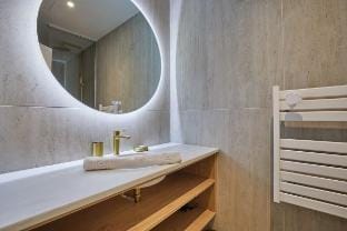2-Bedroom Apartment with A/C – Canal St Martin Hotel in Paris