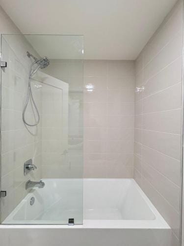 Charming King Bedroom with Private Bathroom Vancouver West Hotel in Vancouver