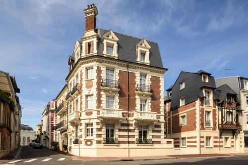 Villa Lea, l'ecrin du Fer a Cheval Hotel in Deauville