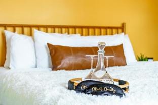 King Bed - Free Parking - Short North- Convention Hotel in Ohio