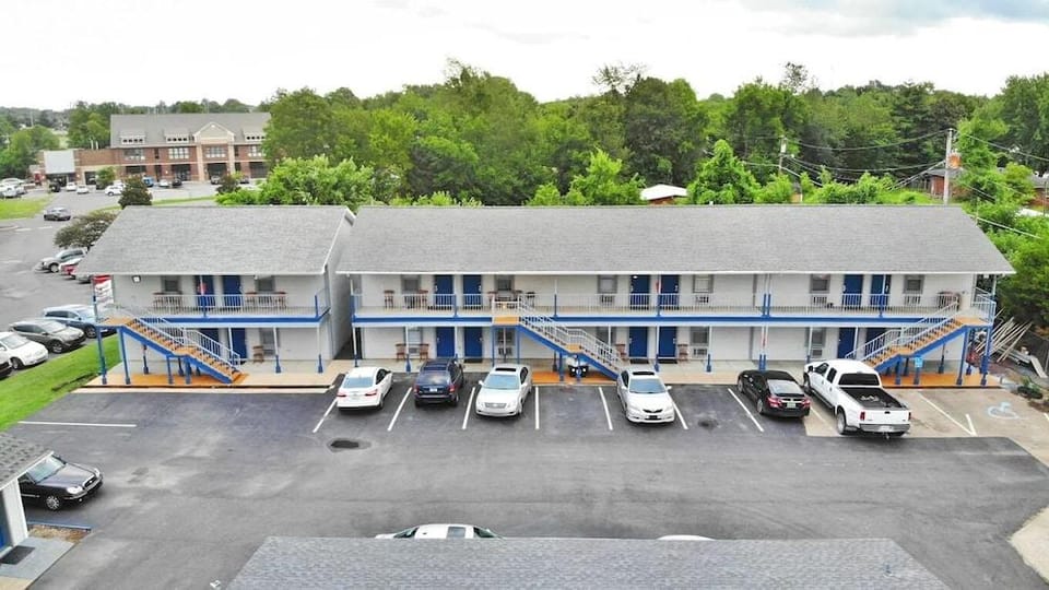 Travelers Inn and Suites Hotel in Paducah
