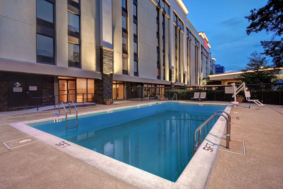 Hampton Inn & Suites Alexandria Old Town Area South Hotel in Belle Haven