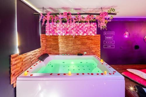 Sweet Dreams Jacuzzi Hotel in Auvergne-Rhône-Alpes