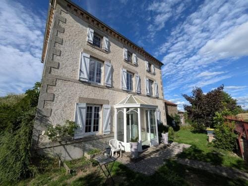 Les Poneys Fringants Hotel in Auvergne-Rhône-Alpes