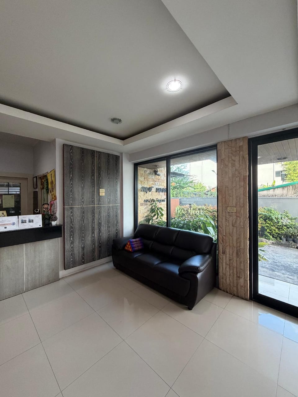 Krit Place Hotel in Laos