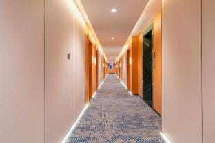 Yisu Meizhu Smart Hotel (Fenghua Wanda Plaza Yintai City Branch) Hotel in Zhejiang