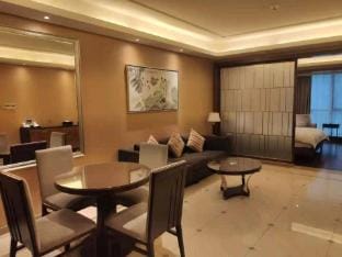 Crystal Blue Bay Boutique Hotel (Baijiahu Metro Station) Hotel in Nanjing