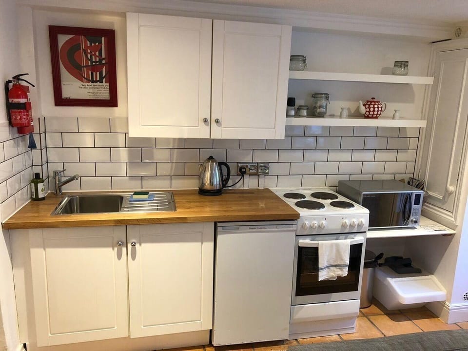 Stylish Studio Apartment in Clifton Village Hotel in Bristol
