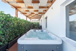 Acropolis Divine Penthouse Hotel in Athens
