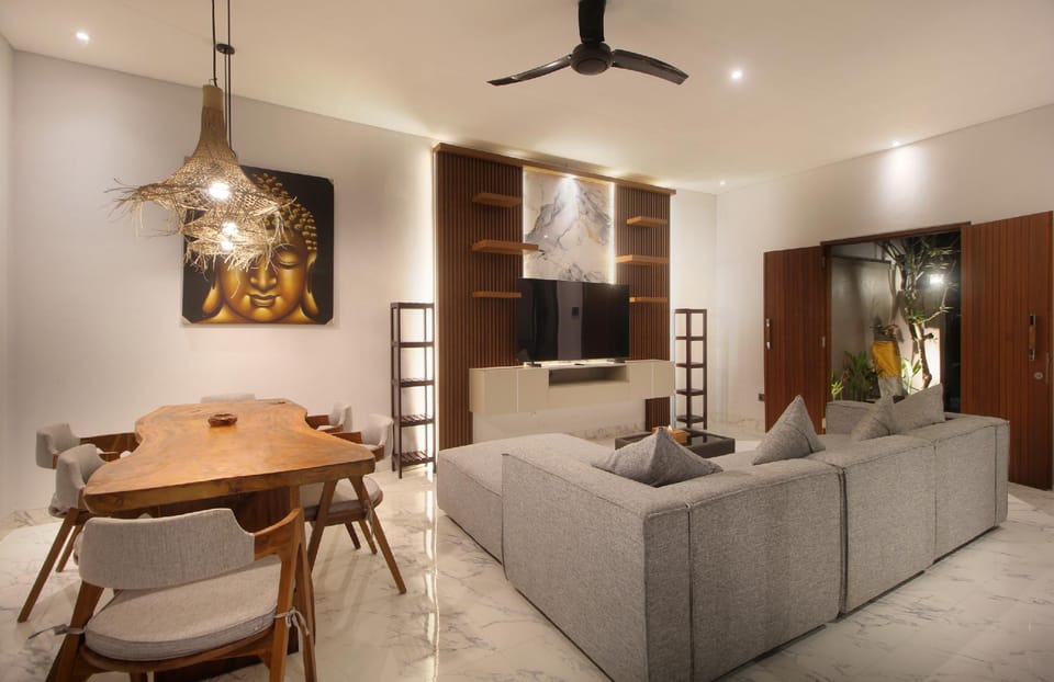Shared lounge/TV area