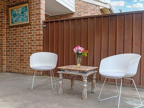 Modern Comfort in Bankstown Hotel in Sydney