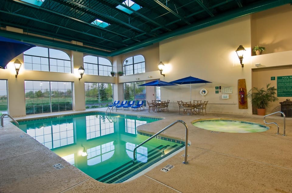 Swimming pool