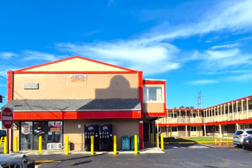 Saratoga Motel By Capital O Near Midway Airport Chicago IL Hotel in Burbank