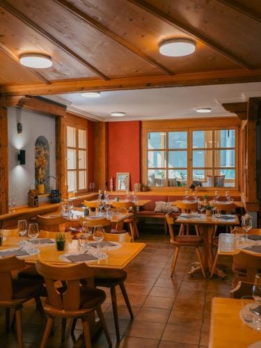 Ristorante con stanze Airolo Hotel in Airolo