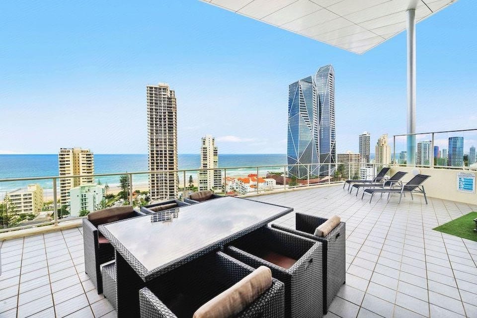Wings - Q Stay Hotel in Surfers Paradise