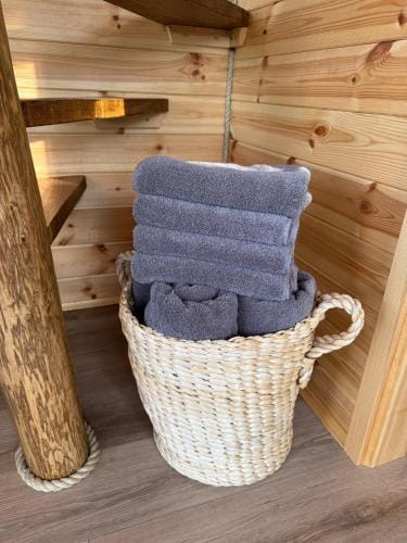 Luxury Lodge with Hot Tub next to Belfry Golf Course Lodge in North Warwickshire District