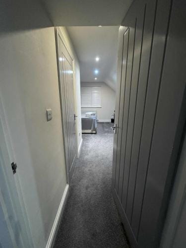 ROSE-WOOD Gatwick Hotel in Horley
