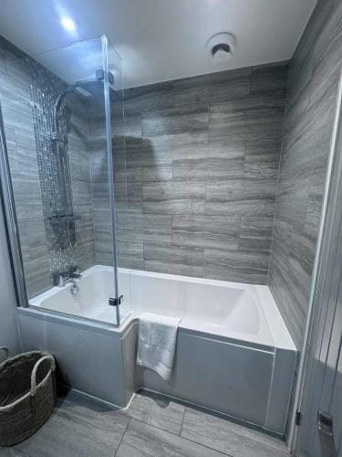 ROSE-WOOD Gatwick Hotel in Horley