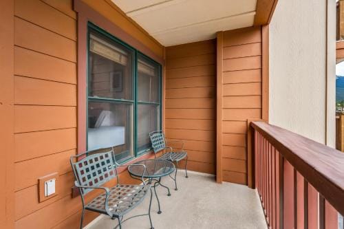 Steps to Superbee Lift with Hot Tubs & Mountain Views Hotel in Copper Mountain