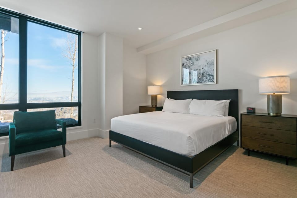 Argent at Deer Valley Resort - Hotel Room #105B Hotel Room Hotel in Park City