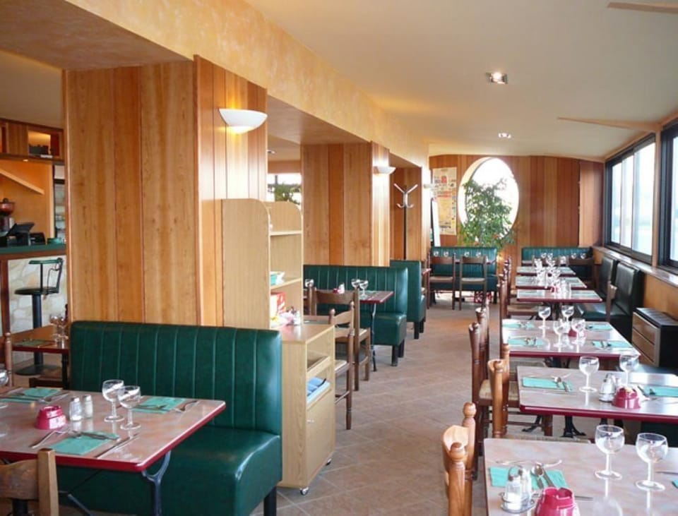 Relais des Cinq Routes Hotel in Centre-Val de Loire