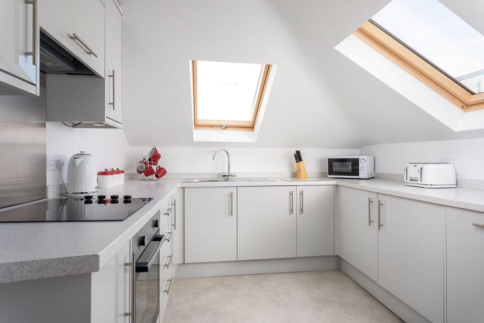 Elliot Oliver - Modern 2 Bedroom Town Centre Apartment Hotel in Cheltenham