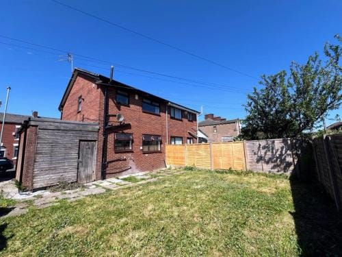 Well-Located 3BR Escape Near Lidl & Costco Hotel in Manchester