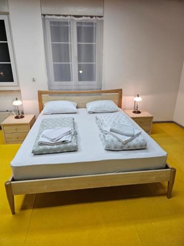 Privat Grosse Zimmer -Mars- mit gemeinsamer Kuche und Bad in Altstadt Chur Hotel in Chur