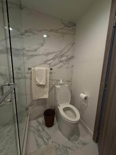 Private Room in a Three-Bedroom Penthouse in Surrey Hotel in Surrey