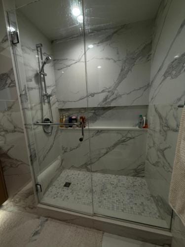 Private Room in a Three-Bedroom Penthouse in Surrey Hotel in Surrey