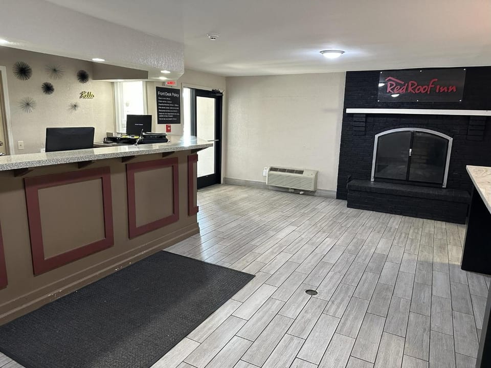 Red Roof Inn & Suites Marysville Hotel in Ohio