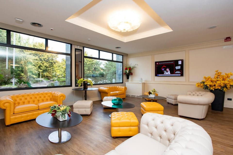 Shared lounge/TV area