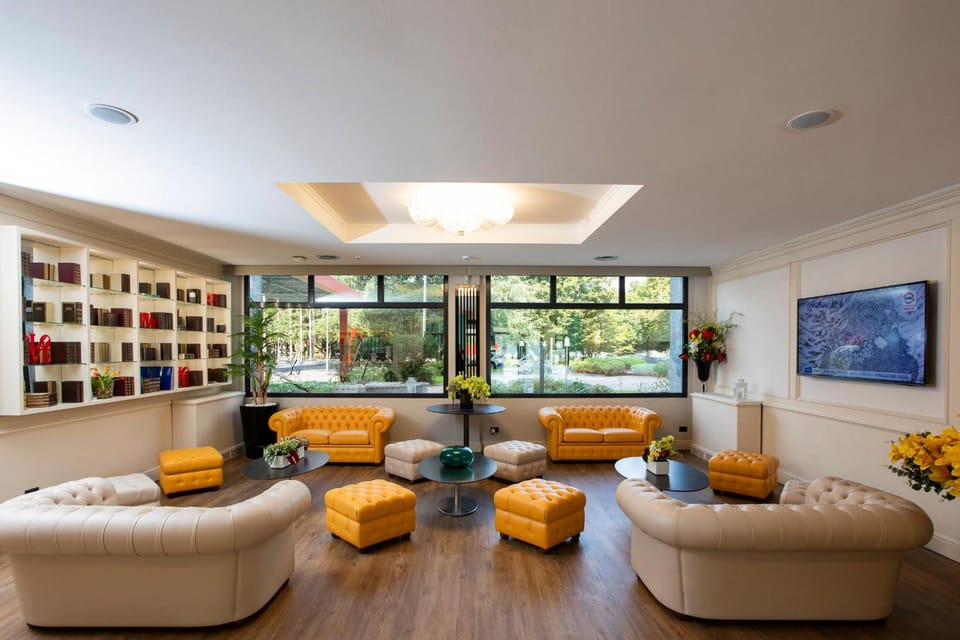 Shared lounge/TV area