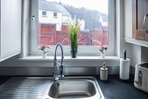 Family 4-Bed Retreat by Swansea Waterfront Hotel in Wales
