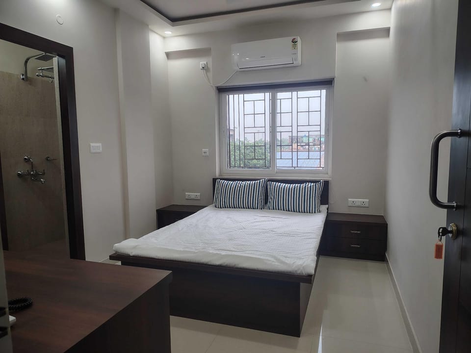 POP 83968B Townhouse - Sugandha More Hotel in Kolkata