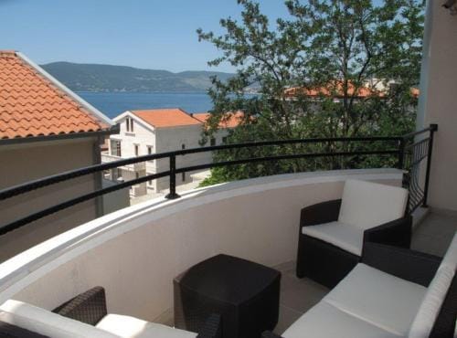 Villa Apartments Kumbor President Hotel in Kotor Municipality