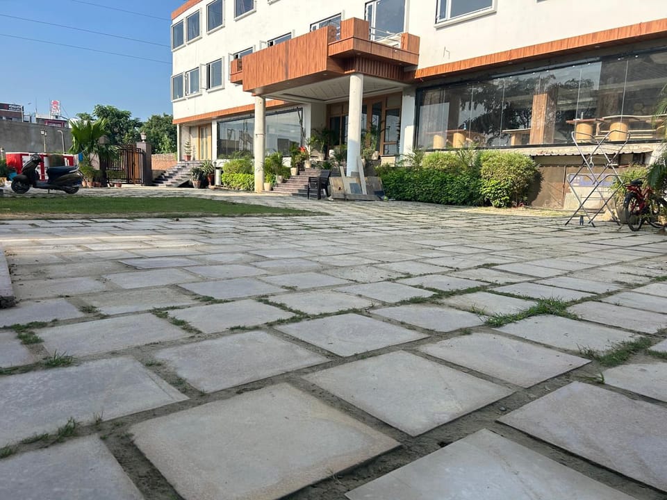 Frosty Fern Hotel & Resort Hotel in Varanasi