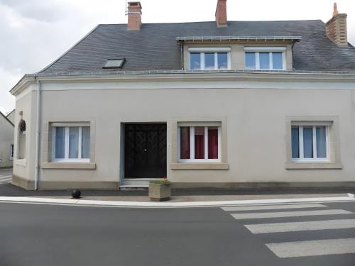 Les Chambres Du Circuit Hotel in Centre-Val de Loire