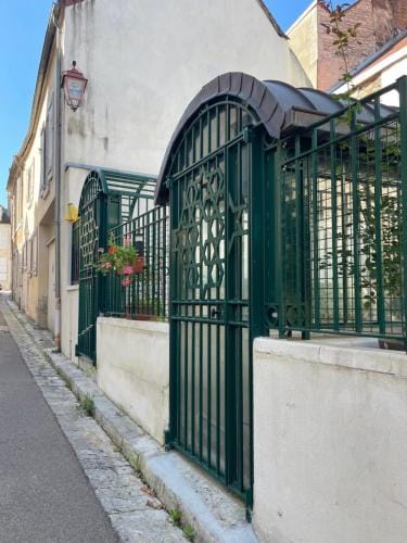 La Maison d'Alienor - Les Montmains - Chablis 89 Inn in Chablis