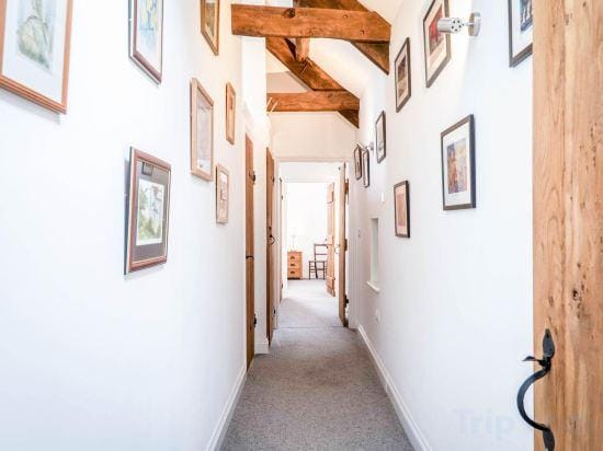 West Barn - 2 Bedroom Cottage - Llandeilo Hotel in Wales