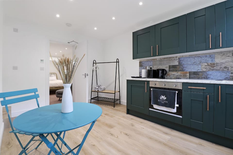Finsbury Park Studios Hotel in London Borough of Islington
