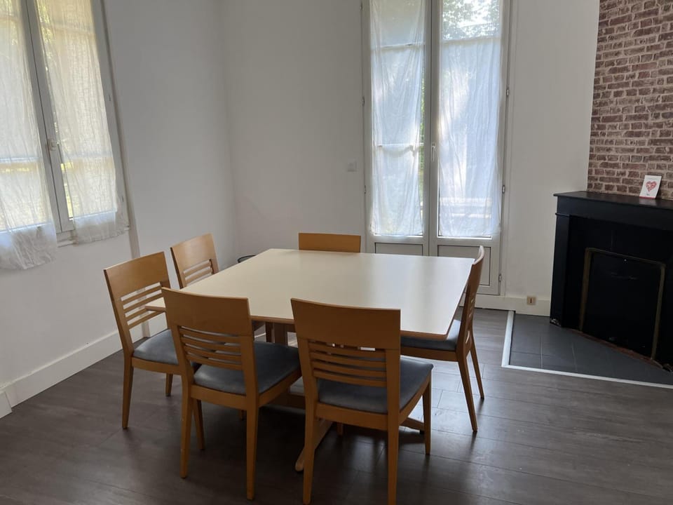 Hébergements le Camp d'Auneau - Aunay Bien Hotel in Île-de-France