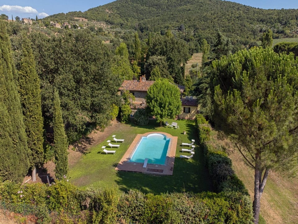 Villa in Cortona with Pool and Panoramic Views Hotel in Umbria