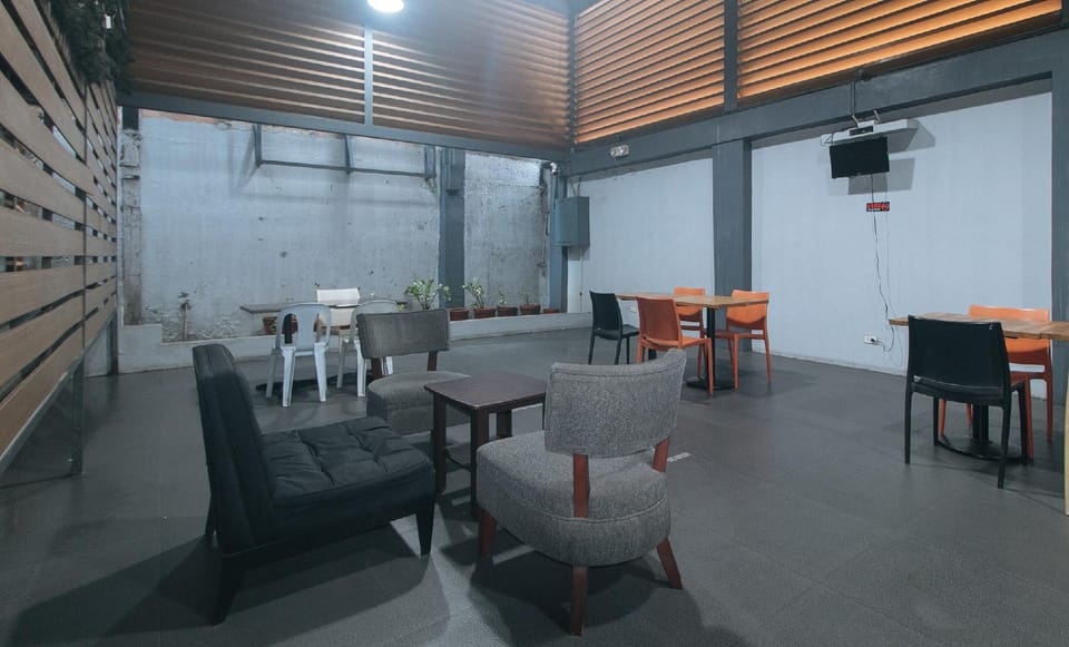 Metro Deluxe Residences Hotel in Pasay