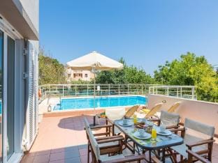 Villa in Prines with Private Pool Hotel in Crete