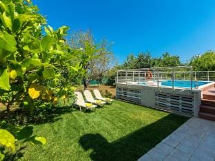 Villa in Prines with Private Pool Hotel in Crete