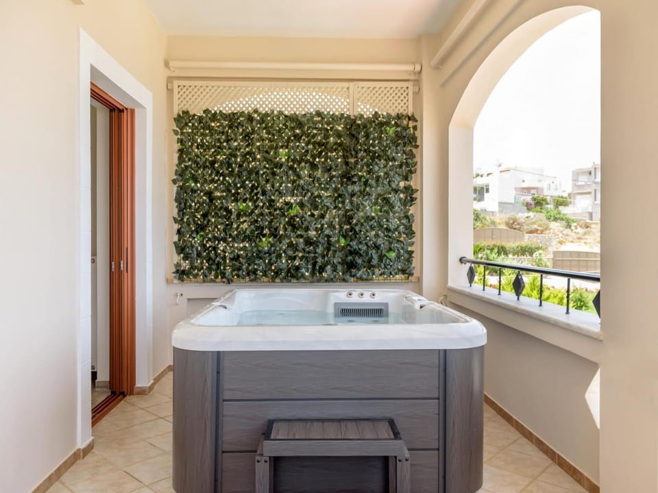 Villa in Rethymno with Pool  Jacuzzi Resort in Crete
