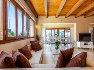 Golden Sand Beach villa Hotel in Crete
